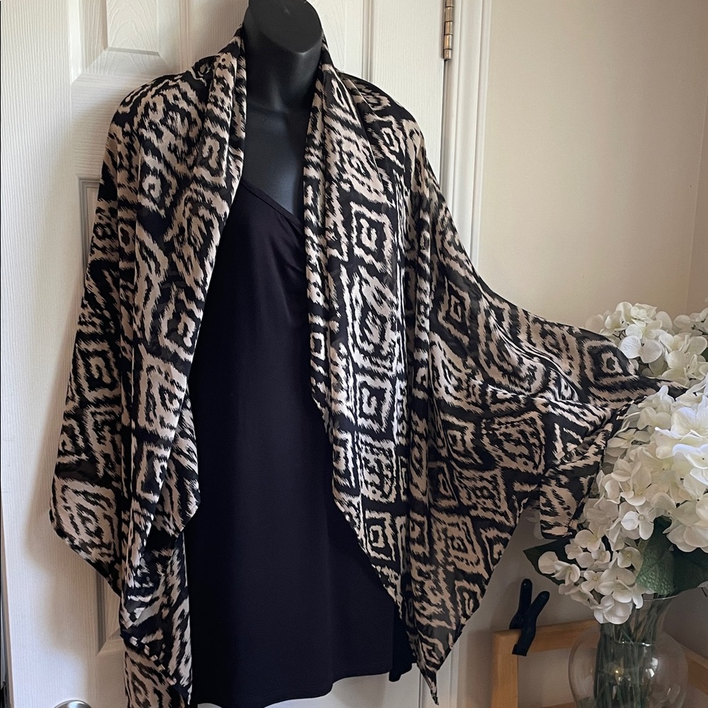 Chic Black and Off-White ikat Patterned Shawl Scarf - Picture 3 of 7
